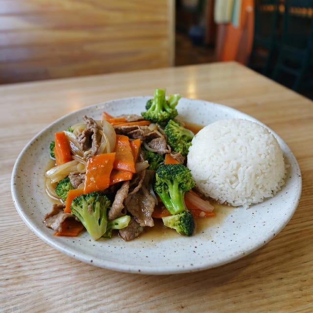 BROCCOLI BEEF.